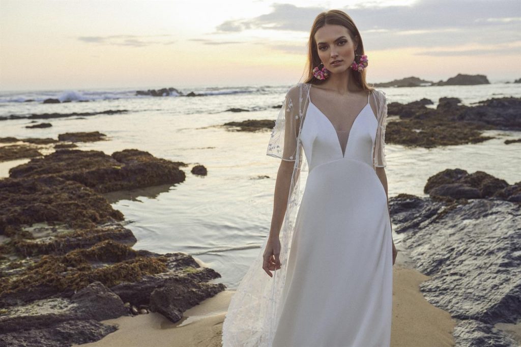 Brautkleid Tari mit Cape Nour von Rembo Styling